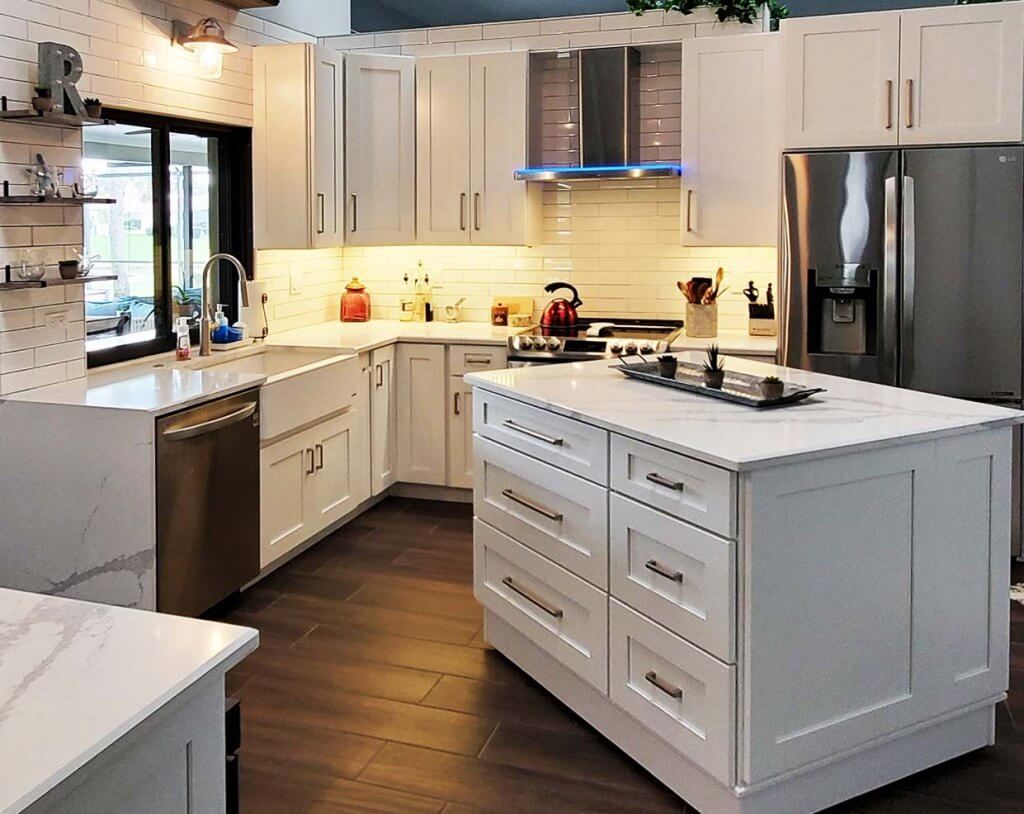 10x10 Shaker White Kitchen Cabinets | CabinetSelect.com