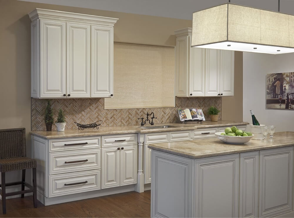 Casselberry Antique White Traditional Kitchen Cabinets | Kitchen Design Inspiration | Cabinetselect.com