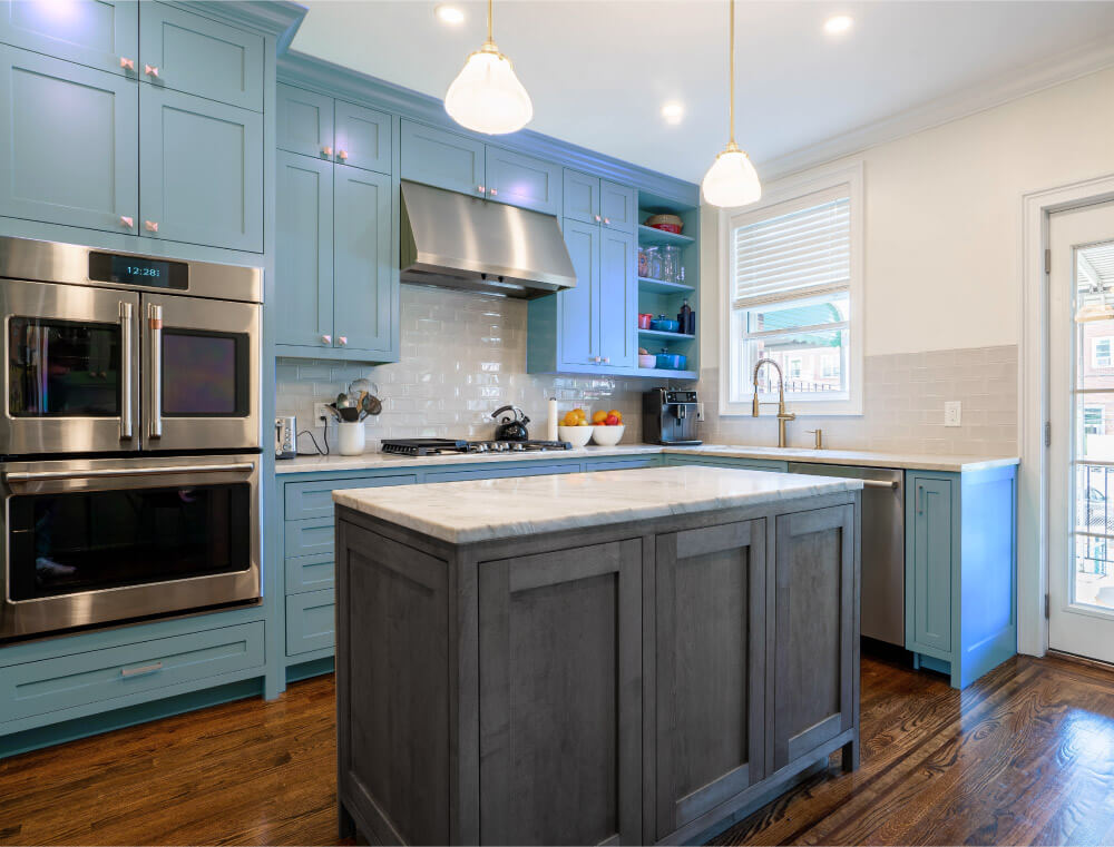 Xterra Blue Cinder Shaker Modern Two Toned Kitchen | Kitchen Design Inspiration | Cabinetselect.com