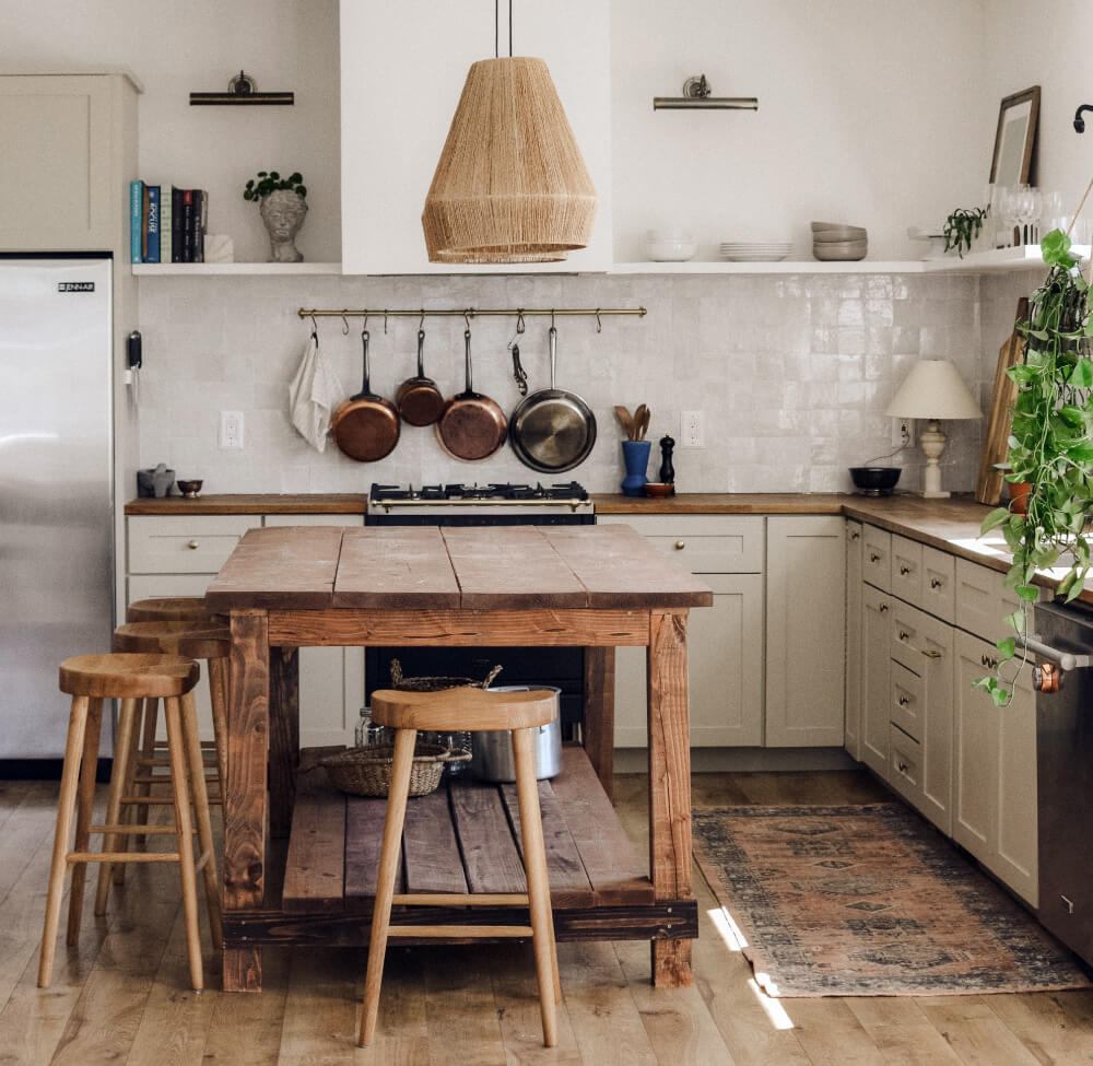 Dove Cabinets Rustic Kitchen | Kitchen Design Inspiration | Cabinetselect.com