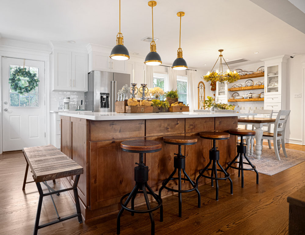 Upton Brown Shaker White Kitchen | Kitchen Design Inspiration | Cabinetselect.com