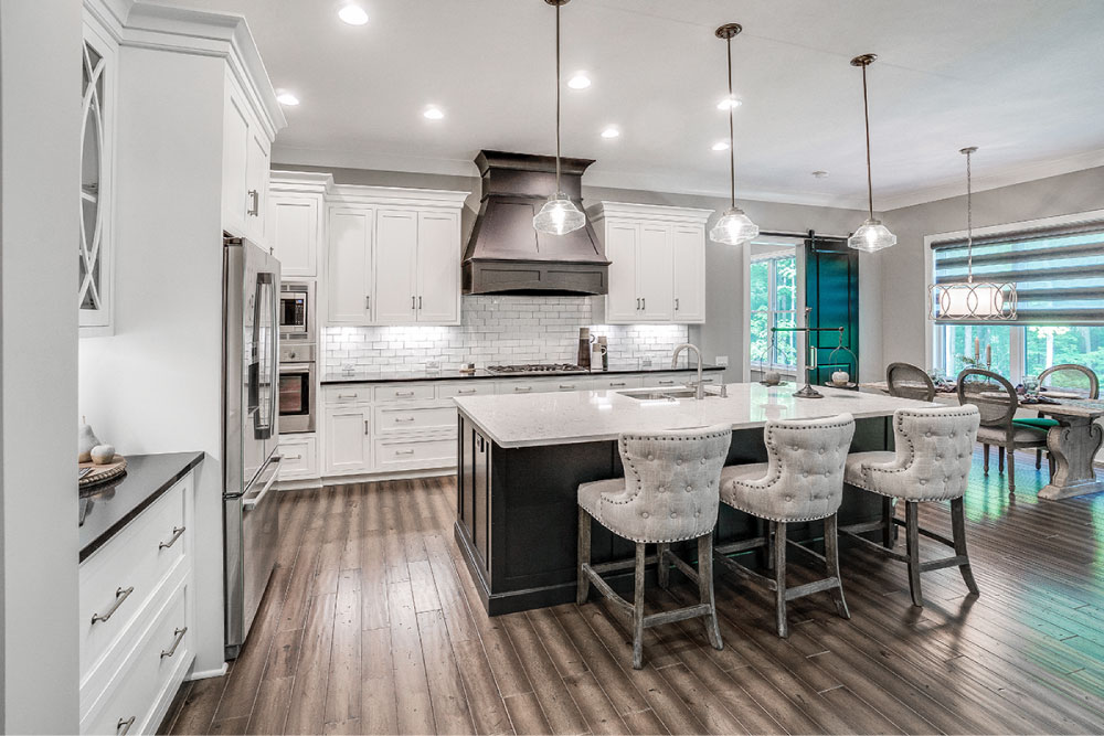 Shaker White Black Kitchen | Kitchen Design Inspiration | Cabinetselect.com